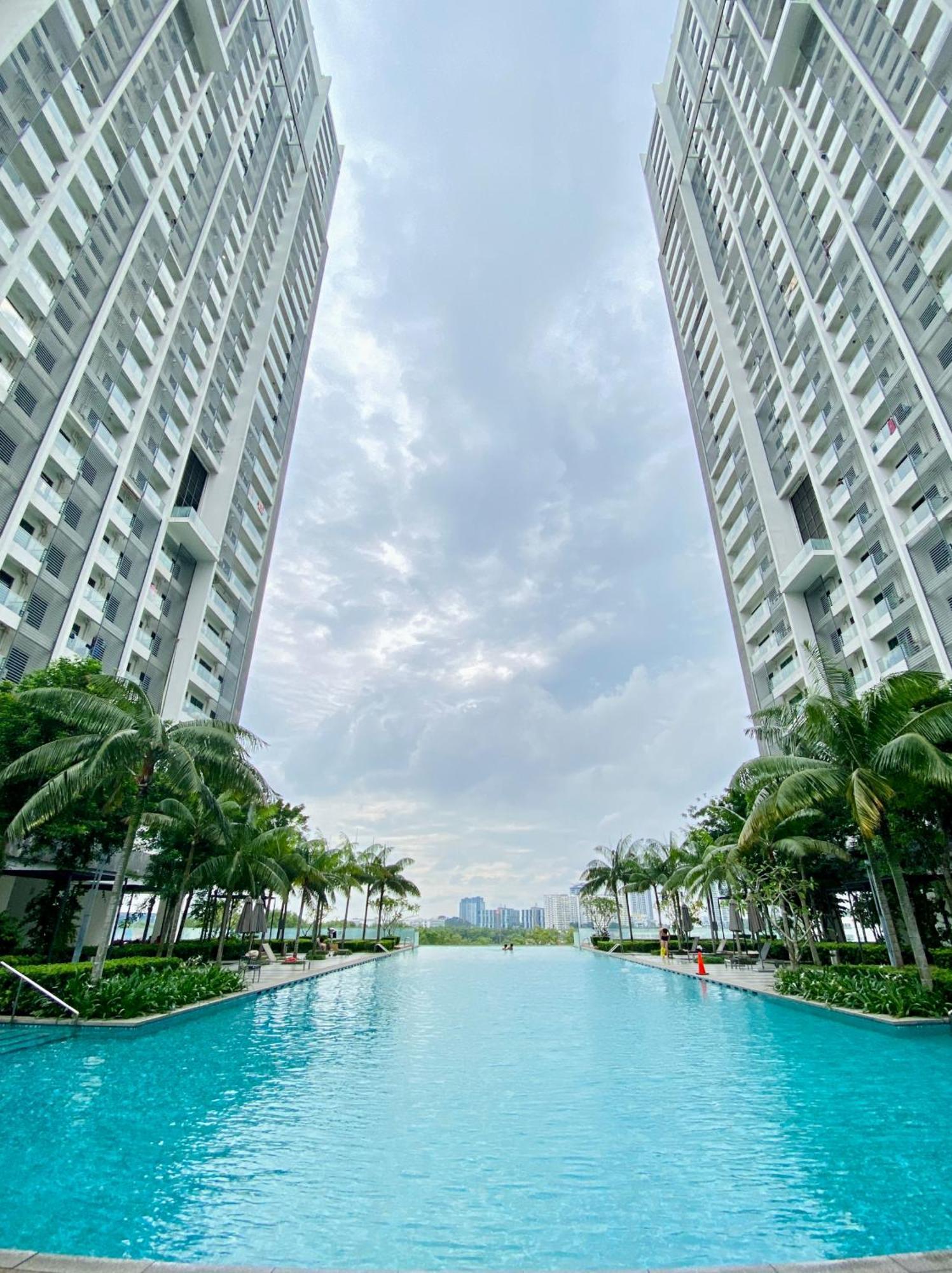 - Netflix - - Wifi * Cyberjaya